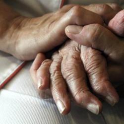 Uccise moglie malata di Alzheimer, Cassazione conferma condanna a 7 anni. No att