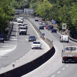 Maxi buca sulla Firenze Siena, 11 auto danneggiate 