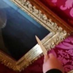 Inviata Striscia la Notizia con un coltello a Palazzo Pitti, direttore Uffizi: "