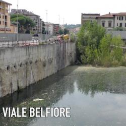 Si tuffa in lago viale Belfiore a prendere palla, salvato 17enne