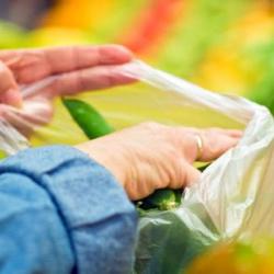 Supermercato: dal 1 gennaio 2018 anche i sacchetti utilizzati per imbustare frut