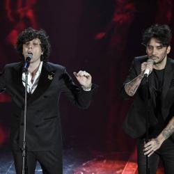 Sanremo 2018, Ermal Meta e Fabrizio Moro sospesi in attesa di valutazioni